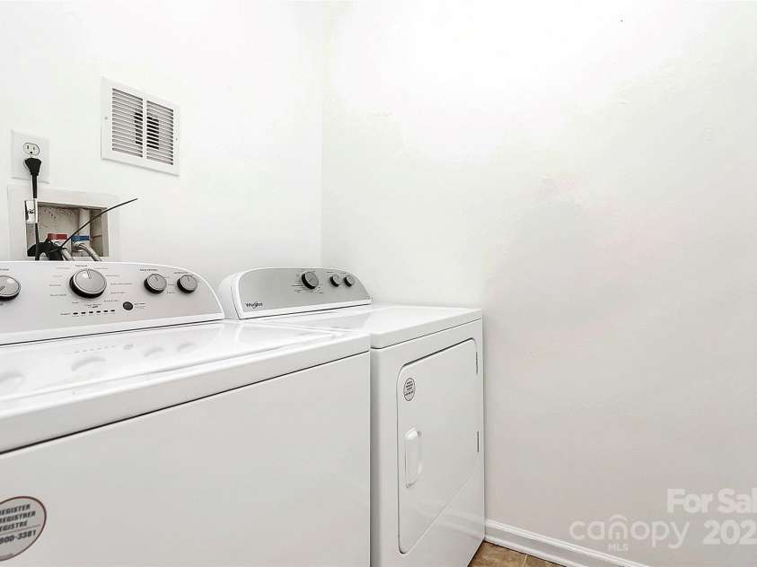 10549 Yellow Rose Lane, Charlotte, NC 28269.  MLS# CAR4310957, YatesRealty ID 1058. 