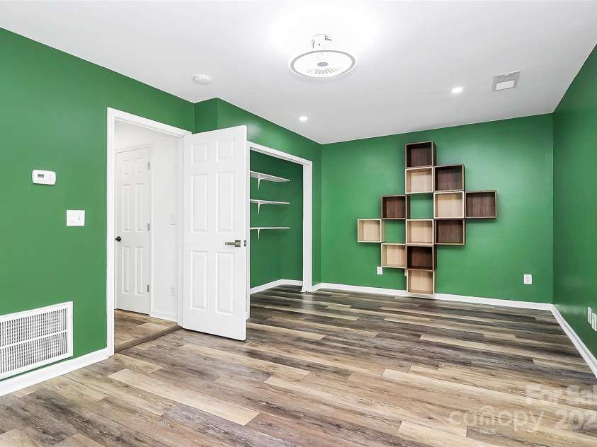 10549 Yellow Rose Lane, Charlotte, NC 28269.  MLS# CAR4310957, YatesRealty ID 1058. 