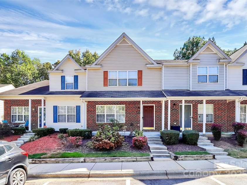 10549 Yellow Rose Lane, Charlotte, NC 28269.  MLS# CAR4310957, YatesRealty ID 1058. 