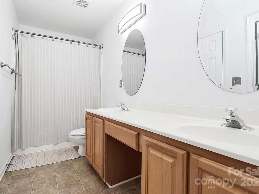 10549 Yellow Rose Lane, Charlotte, NC 28269.  MLS# CAR4310957, YatesRealty ID 1058. 