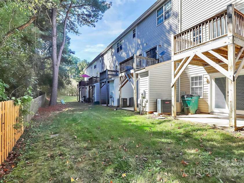 10549 Yellow Rose Lane, Charlotte, NC 28269.  MLS# CAR4310957, YatesRealty ID 1058. 