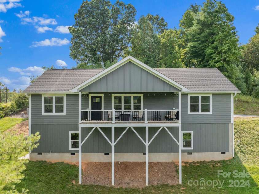 107 Clear View Drive, Mars Hill, NC 28754.  MLS# CAR4170312, YatesRealty ID 10580. 