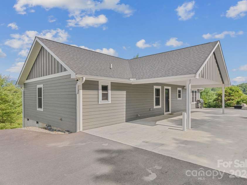 107 Clear View Drive, Mars Hill, NC 28754.  MLS# CAR4170312, YatesRealty ID 10580. 