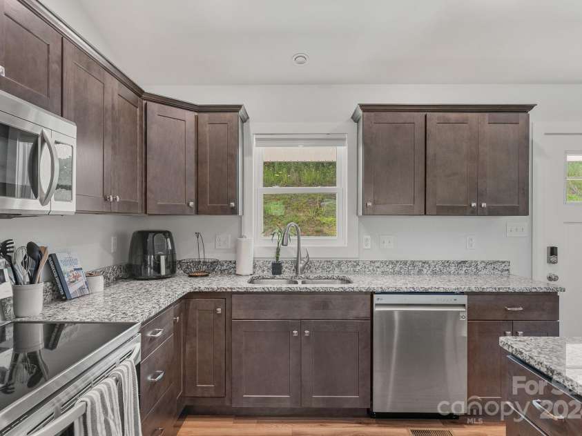 107 Clear View Drive, Mars Hill, NC 28754.  MLS# CAR4170312, YatesRealty ID 10580. 