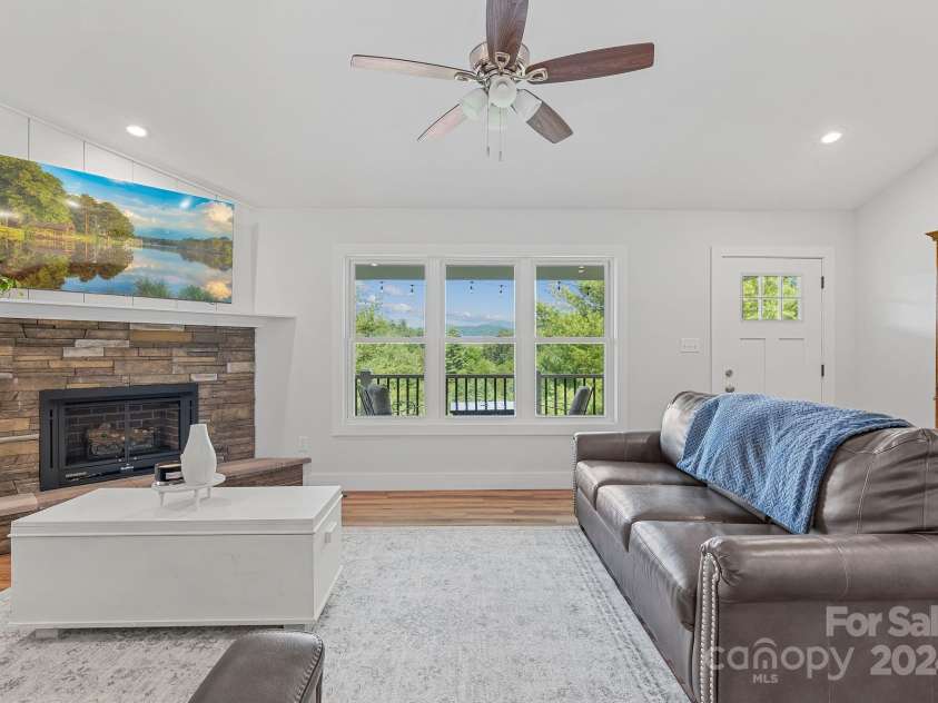 107 Clear View Drive, Mars Hill, NC 28754.  MLS# CAR4170312, YatesRealty ID 10580. 