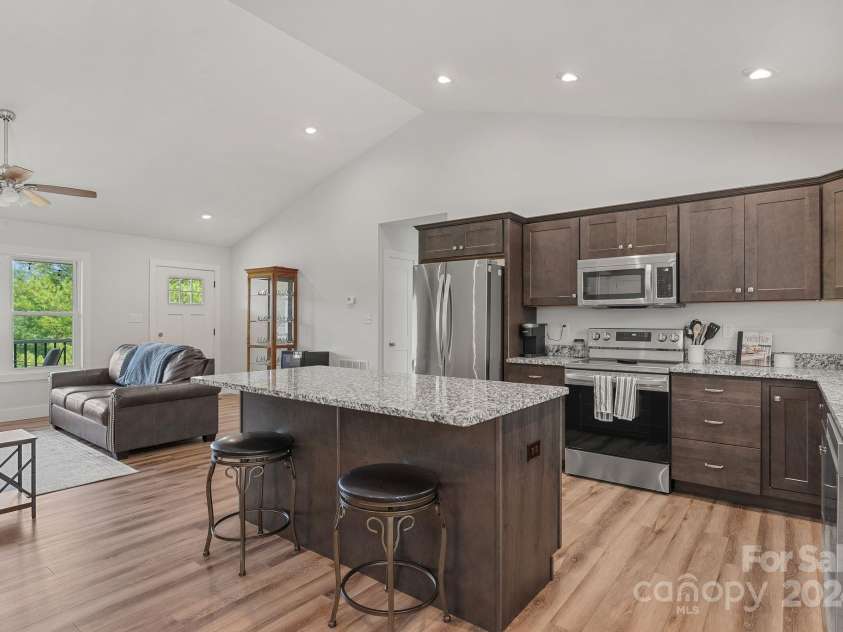 107 Clear View Drive, Mars Hill, NC 28754.  MLS# CAR4170312, YatesRealty ID 10580. 