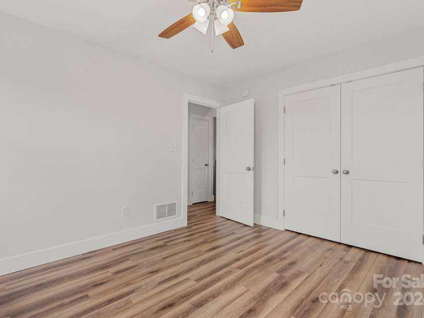 107 Clear View Drive, Mars Hill, NC 28754.  MLS# CAR4170312, YatesRealty ID 10580. 