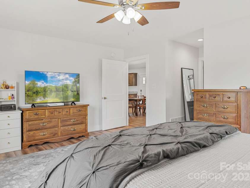 107 Clear View Drive, Mars Hill, NC 28754.  MLS# CAR4170312, YatesRealty ID 10580. 