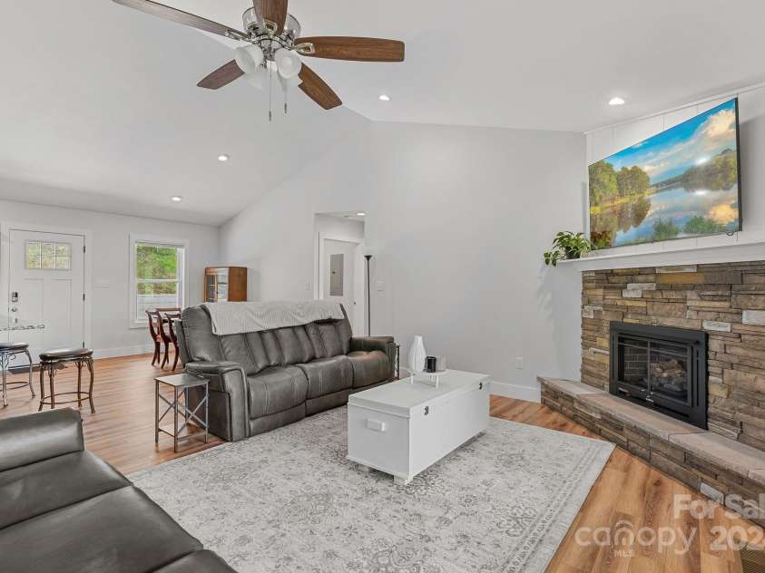 107 Clear View Drive, Mars Hill, NC 28754.  MLS# CAR4170312, YatesRealty ID 10580. Open Floor Plan