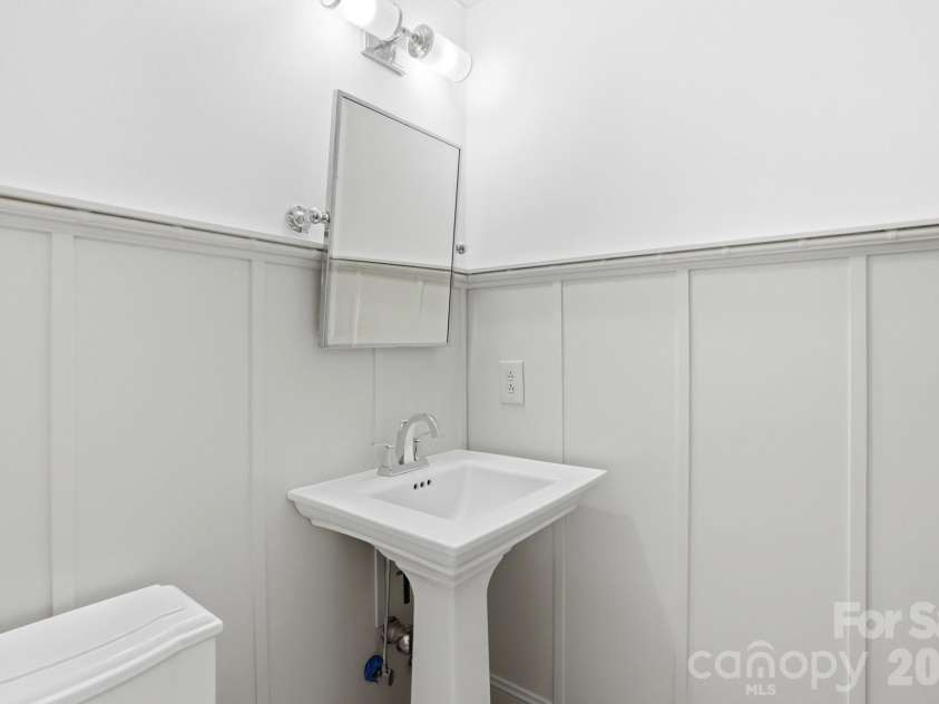728 Clayfield Court, Charlotte, NC 28209.  MLS# CAR4366490, YatesRealty ID 10580. Second full bathroom