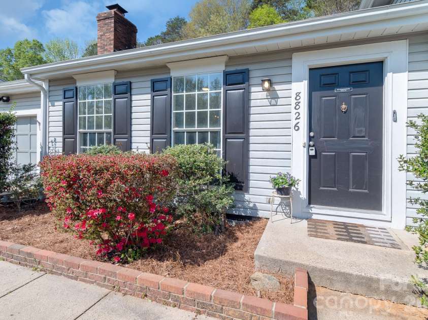 8826 Burnt Umber Drive, Charlotte, NC 28215.  MLS# CAR4363113, YatesRealty ID 10581. 