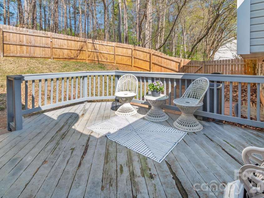 8826 Burnt Umber Drive, Charlotte, NC 28215.  MLS# CAR4363113, YatesRealty ID 10581. 