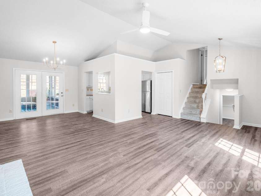 8826 Burnt Umber Drive, Charlotte, NC 28215.  MLS# CAR4363113, YatesRealty ID 10581. 