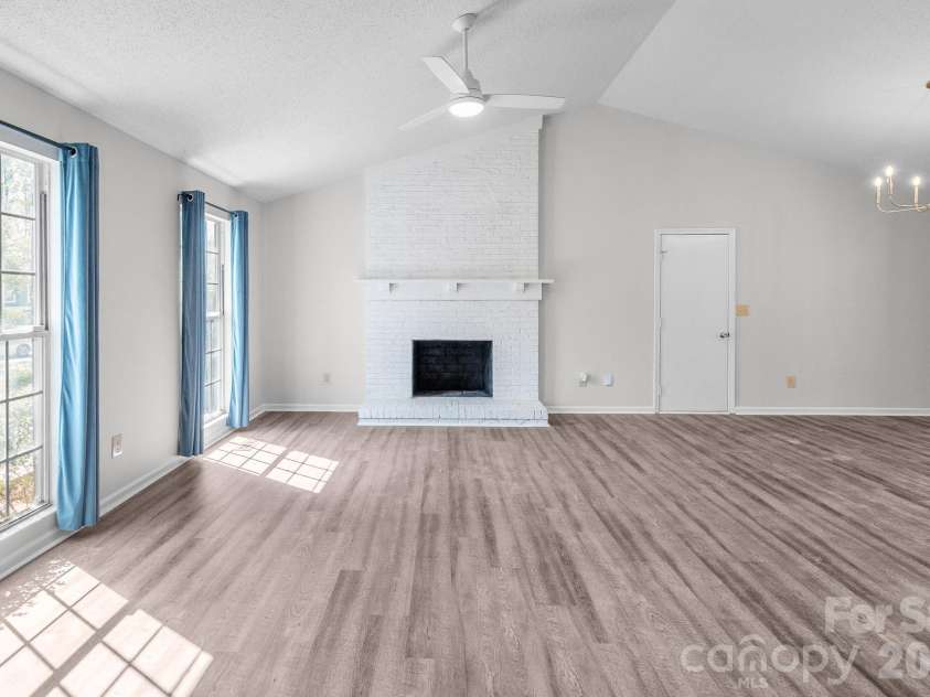 8826 Burnt Umber Drive, Charlotte, NC 28215.  MLS# CAR4363113, YatesRealty ID 10581. 
