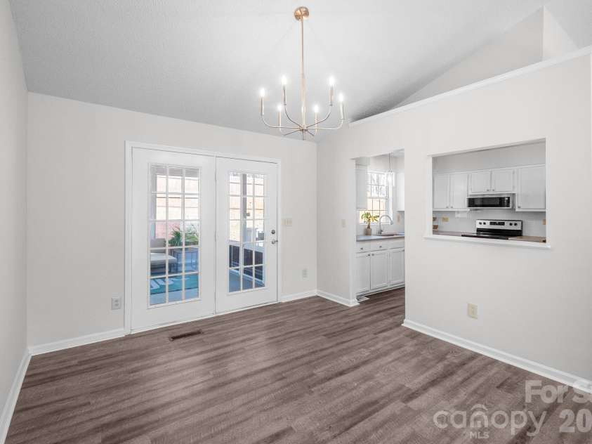 8826 Burnt Umber Drive, Charlotte, NC 28215.  MLS# CAR4363113, YatesRealty ID 10581. 