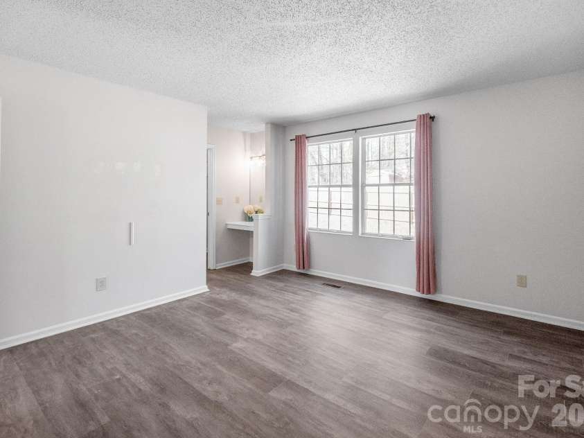 8826 Burnt Umber Drive, Charlotte, NC 28215.  MLS# CAR4363113, YatesRealty ID 10581. 
