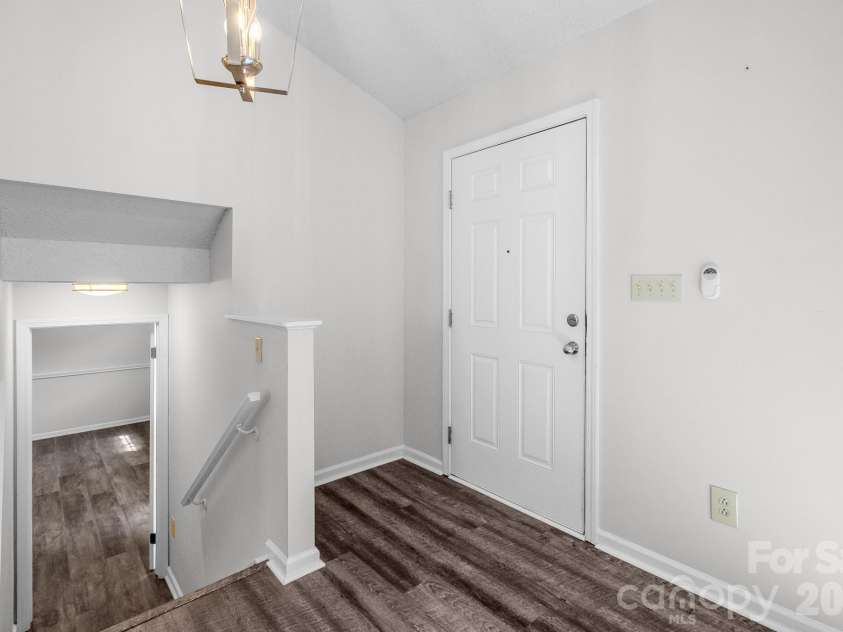 8826 Burnt Umber Drive, Charlotte, NC 28215.  MLS# CAR4363113, YatesRealty ID 10581. 