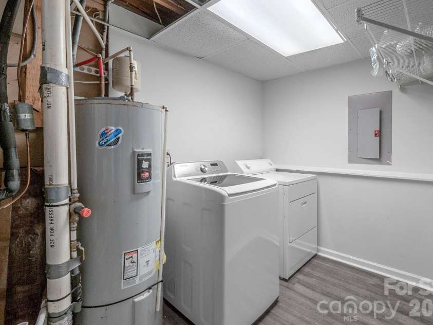 8826 Burnt Umber Drive, Charlotte, NC 28215.  MLS# CAR4363113, YatesRealty ID 10581. Spacious Laundry Room