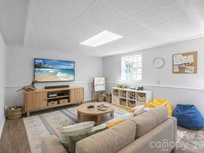 8826 Burnt Umber Drive, Charlotte, NC 28215.  MLS# CAR4363113, YatesRealty ID 10581. Virtually Staged