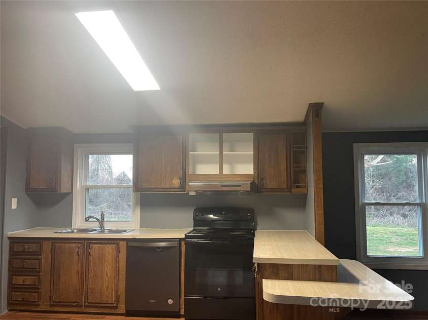 485 Harper Miller Drive, Cleveland, NC 27013.  MLS# CAR4231212, YatesRealty ID 10582. EAT-IN BAR IN THE KITCHEN