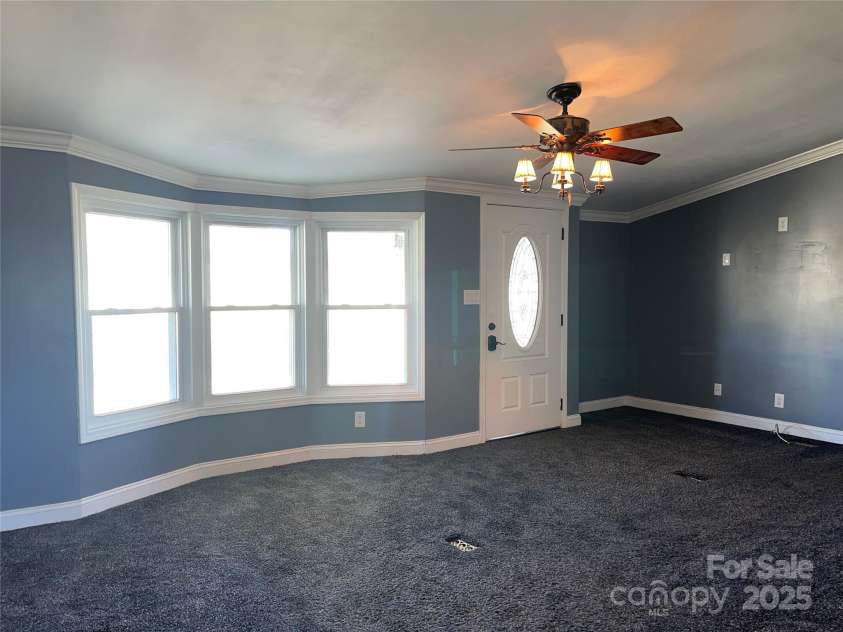 485 Harper Miller Drive, Cleveland, NC 27013.  MLS# CAR4231212, YatesRealty ID 10582. LARGE LIVING ROOM