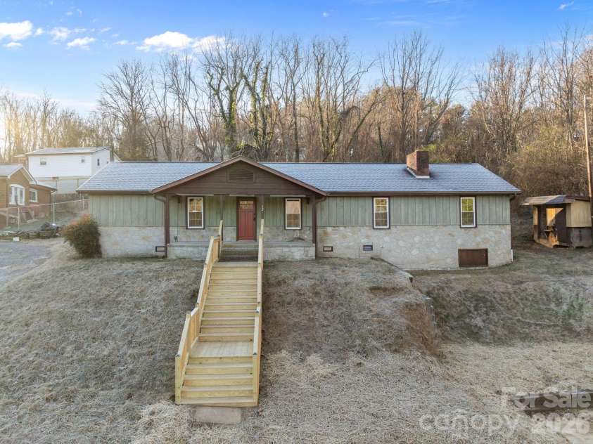 62 Mitchell Street, Canton, NC 28716.  MLS# CAR4338077, YatesRealty ID 10582. 