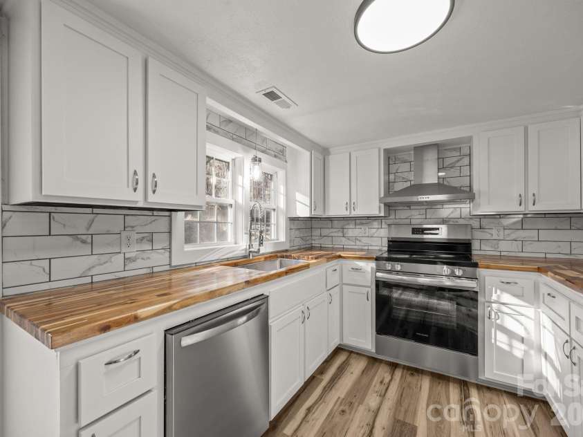 62 Mitchell Street, Canton, NC 28716.  MLS# CAR4338077, YatesRealty ID 10582. 