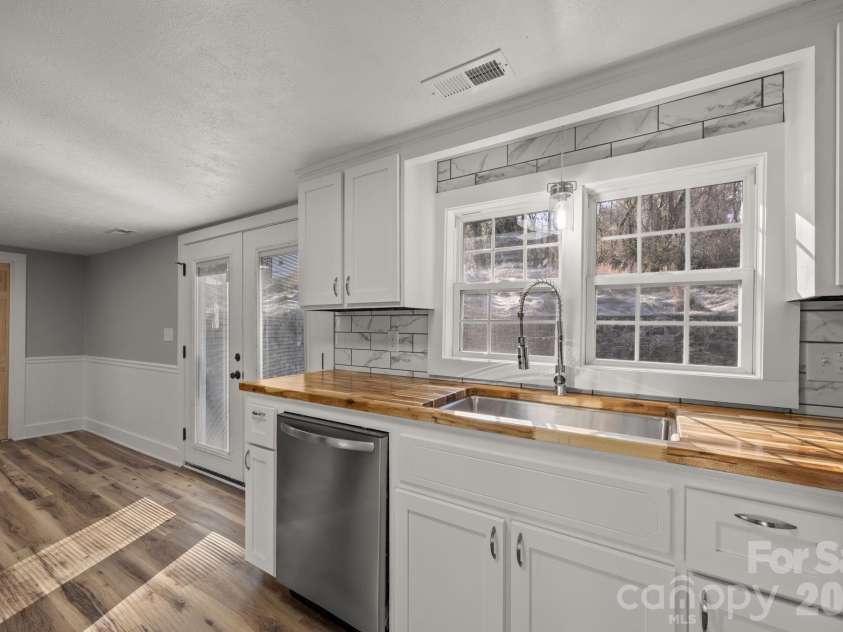 62 Mitchell Street, Canton, NC 28716.  MLS# CAR4338077, YatesRealty ID 10582. 