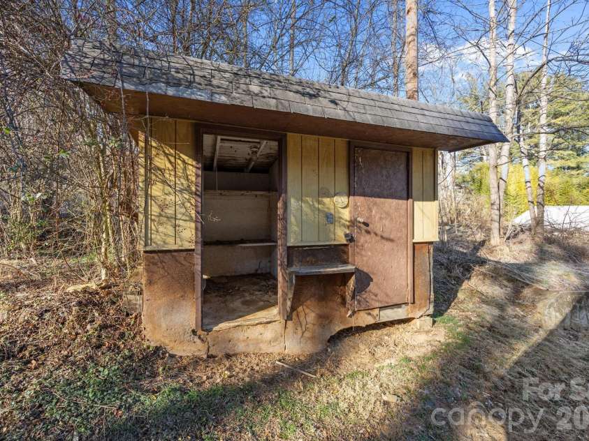 62 Mitchell Street, Canton, NC 28716.  MLS# CAR4338077, YatesRealty ID 10582. 