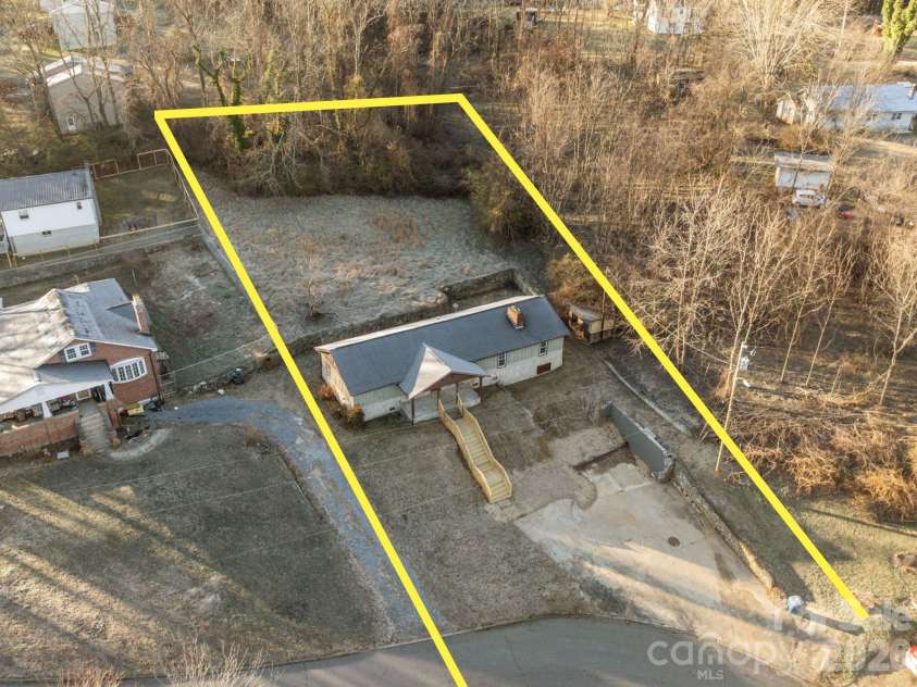 62 Mitchell Street, Canton, NC 28716.  MLS# CAR4338077, YatesRealty ID 10582. 