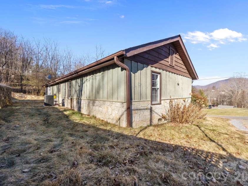 62 Mitchell Street, Canton, NC 28716.  MLS# CAR4338077, YatesRealty ID 10582. 