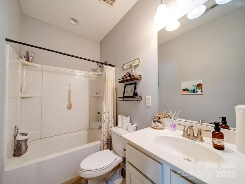 4008 Houndscroft Road, Indian Trail, NC 28079.  MLS# CAR4251235, YatesRealty ID 10583. Main Floor Full Bath