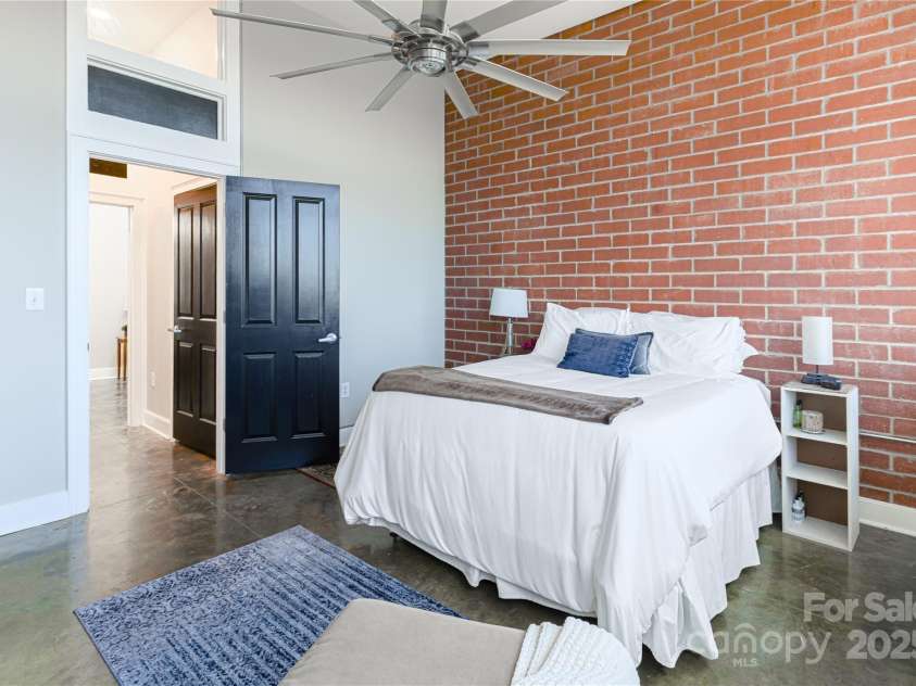710 Trade Street, Charlotte, NC 28202.  MLS# CAR4304534, YatesRealty ID 10583. 