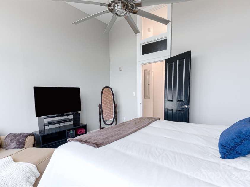 710 Trade Street, Charlotte, NC 28202.  MLS# CAR4304534, YatesRealty ID 10583. 