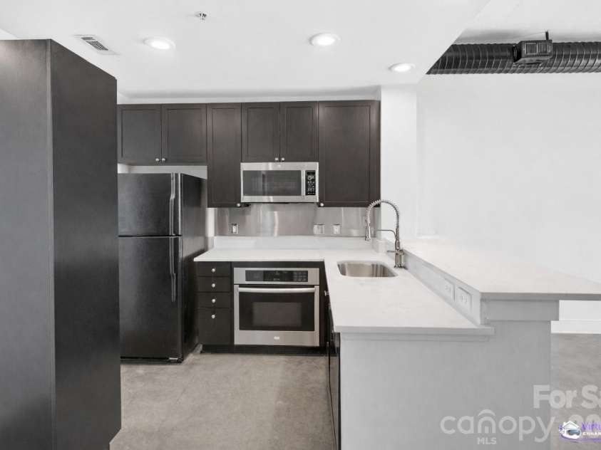 710 Trade Street, Charlotte, NC 28202.  MLS# CAR4362651, YatesRealty ID 10583. 