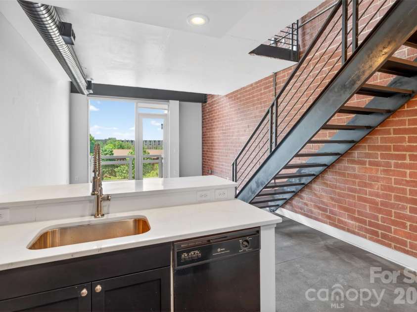 710 Trade Street, Charlotte, NC 28202.  MLS# CAR4362651, YatesRealty ID 10583. 