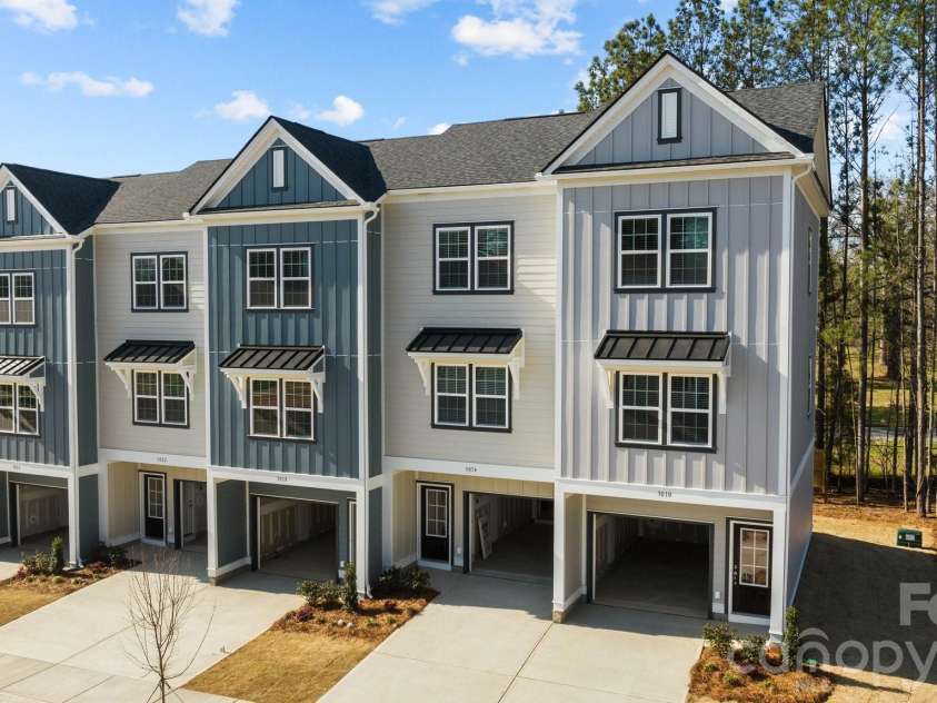3208 Butler Hill Drive, Matthews, NC 28105.  MLS# CAR4422849, YatesRealty ID 10586. 