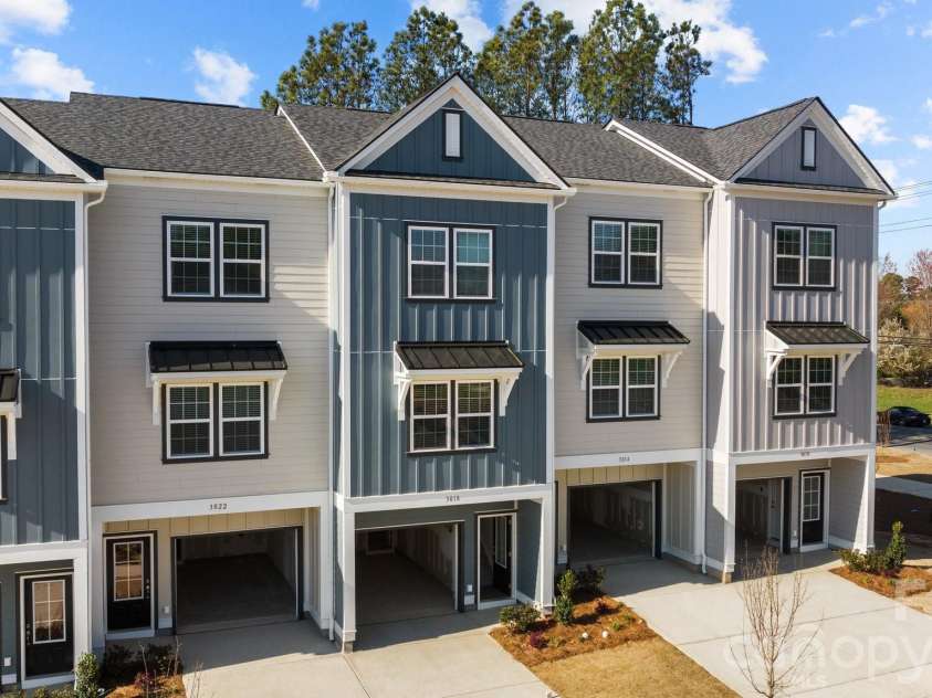 3208 Butler Hill Drive, Matthews, NC 28105.  MLS# CAR4422849, YatesRealty ID 10586. 
