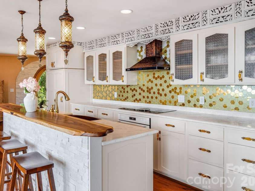 44 Azura Gdns None, Weaverville, NC 28787.  MLS# CAR4368639, YatesRealty ID 10587. 