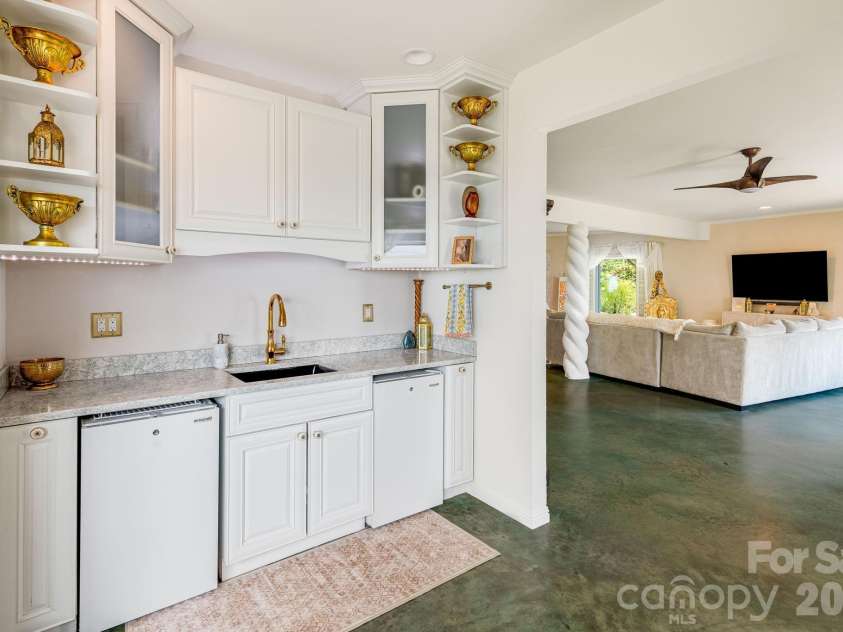 44 Azura Gdns None, Weaverville, NC 28787.  MLS# CAR4368639, YatesRealty ID 10587. 