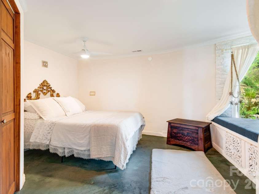 44 Azura Gdns None, Weaverville, NC 28787.  MLS# CAR4368639, YatesRealty ID 10587. 