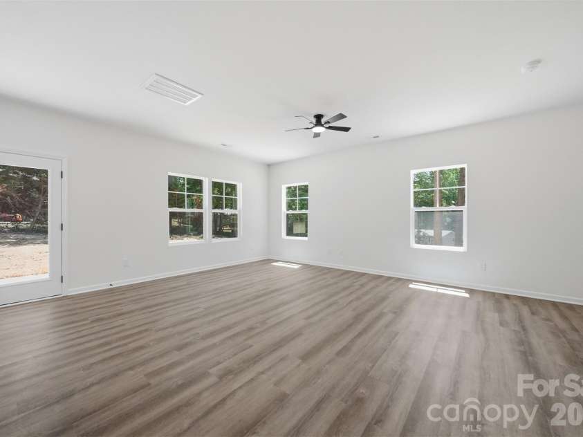 215 Edgewood Circle, Morganton, NC 28655.  MLS# CAR4382385, YatesRealty ID 10588. 