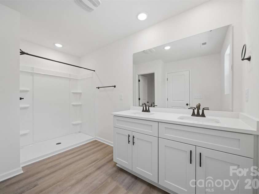 215 Edgewood Circle, Morganton, NC 28655.  MLS# CAR4382385, YatesRealty ID 10588. 