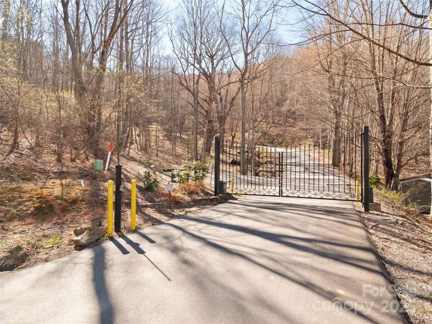 290 Tango Lane, Waynesville, NC 28786.  MLS# CAR4238478, YatesRealty ID 10589. 