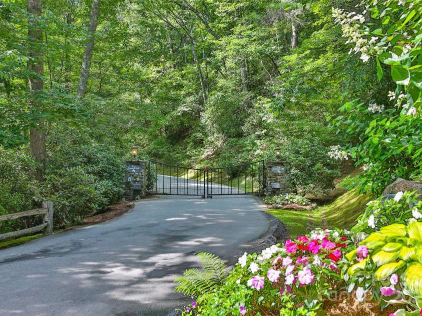2618 Big Sheepcliff Road, Cashiers, NC 28717.  MLS# CAR4327089, YatesRealty ID 1059. Big Sheepcliff Gated Entrance