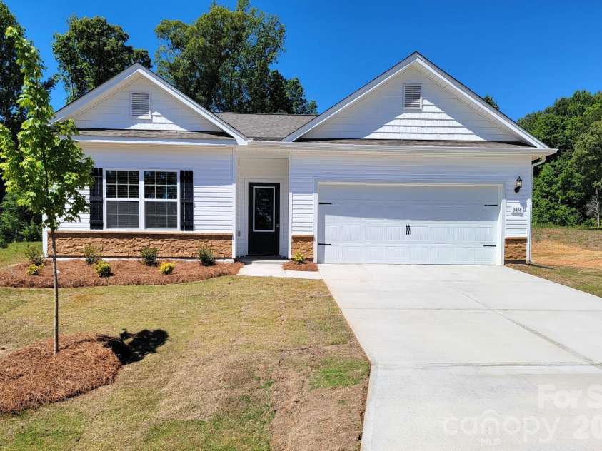 3458 Robindale Drive, Winston Salem, NC 27127.  MLS# CAR4321829, YatesRealty ID 1059. Actual Home