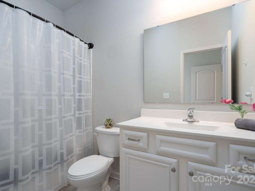 9115 Bluefield Street, Charlotte, NC 28273.  MLS# CAR4215725, YatesRealty ID 1059. 2nd Bedroom Ensuite Bathroom