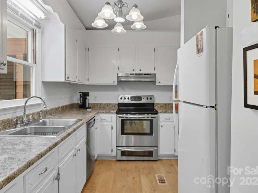 31 Unity Court, Etowah, NC 28729.  MLS# CAR4303028, YatesRealty ID 10590. 