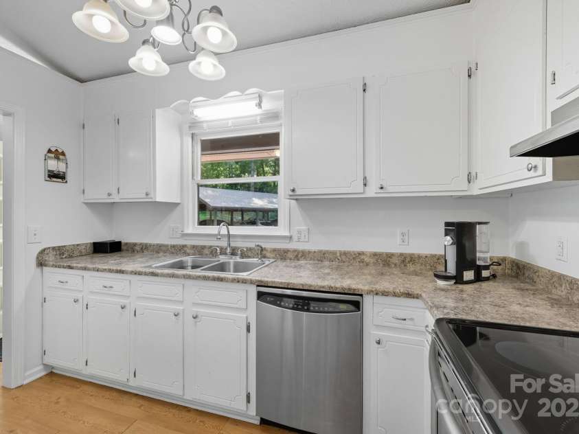 31 Unity Court, Etowah, NC 28729.  MLS# CAR4303028, YatesRealty ID 10590. 