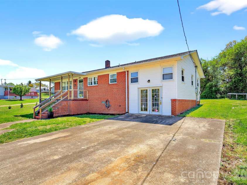 85 Bostic Street, Marion, NC 28752.  MLS# CAR4367538, YatesRealty ID 10591. 